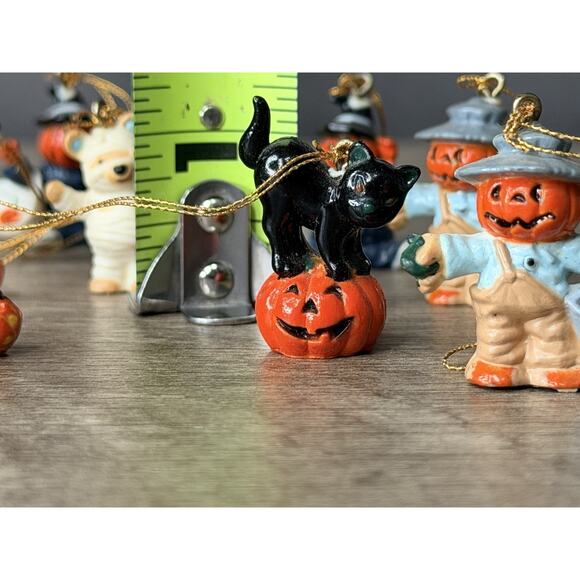 1" VTG HALLOWEEN ORNAMENTS BLACK CATS Ghosts WITCH Teddy Bears Pumpkin FLOCKED - Picture 7 of 8